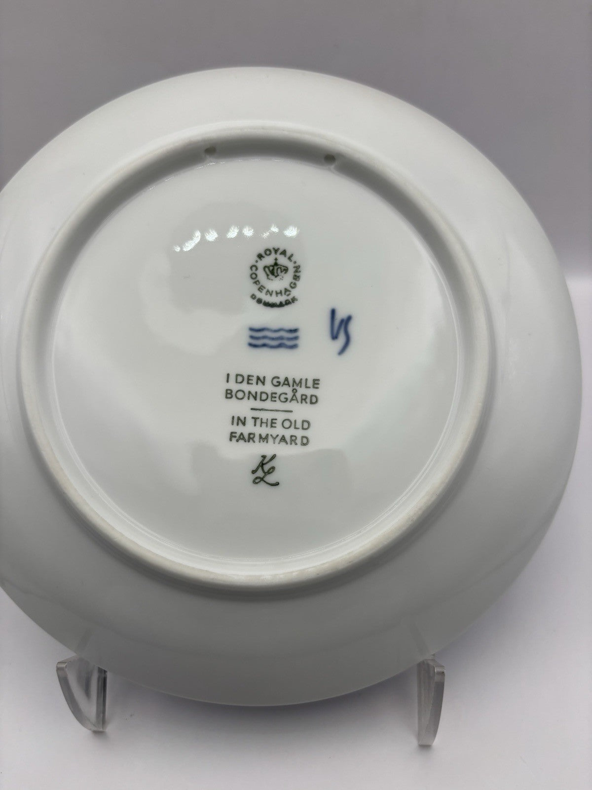 1969 Royal Copenhagen collector plate blue and white In the Old Farmyard
