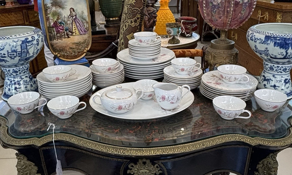 Set of 61 Pieces of Fine China Laura 8542 Japan Dinner Plates