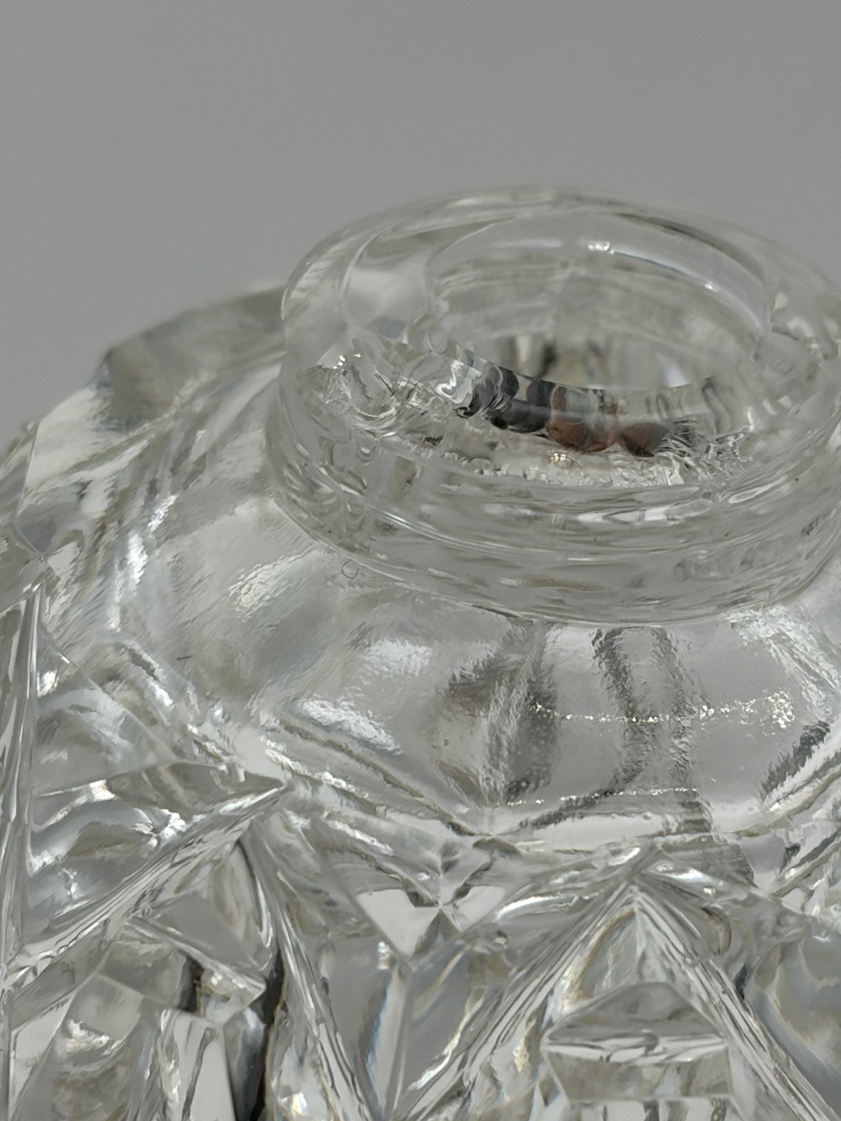 Vintage cut crystal salt and pepper shakers diamond-cut pattern With lid S Of 2