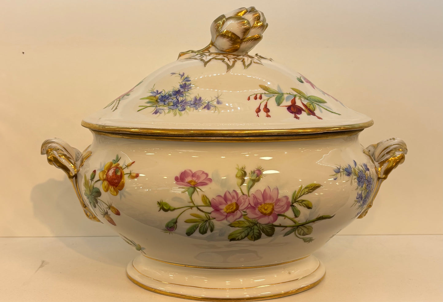 Hand-painted French Porcelain Floral Soup, Bellota Detail, Late S. XIX.