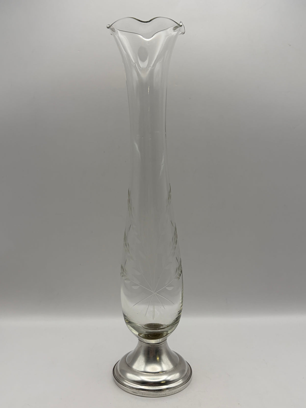 Vintage Yarden Silversmiths Sterling Weighted Etched Bud Vase.