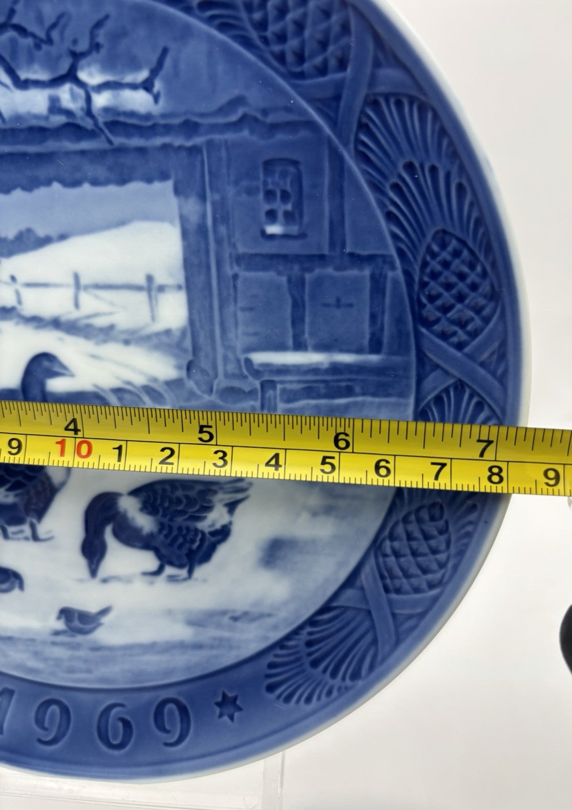 1969 Royal Copenhagen collector plate blue and white In the Old Farmyard
