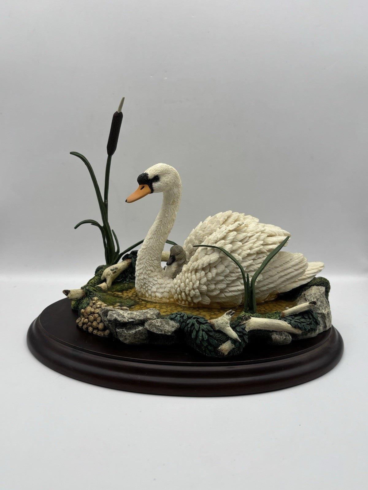 Lenox Motherly Love porcelain swan figurine mother swan with a baby nestled