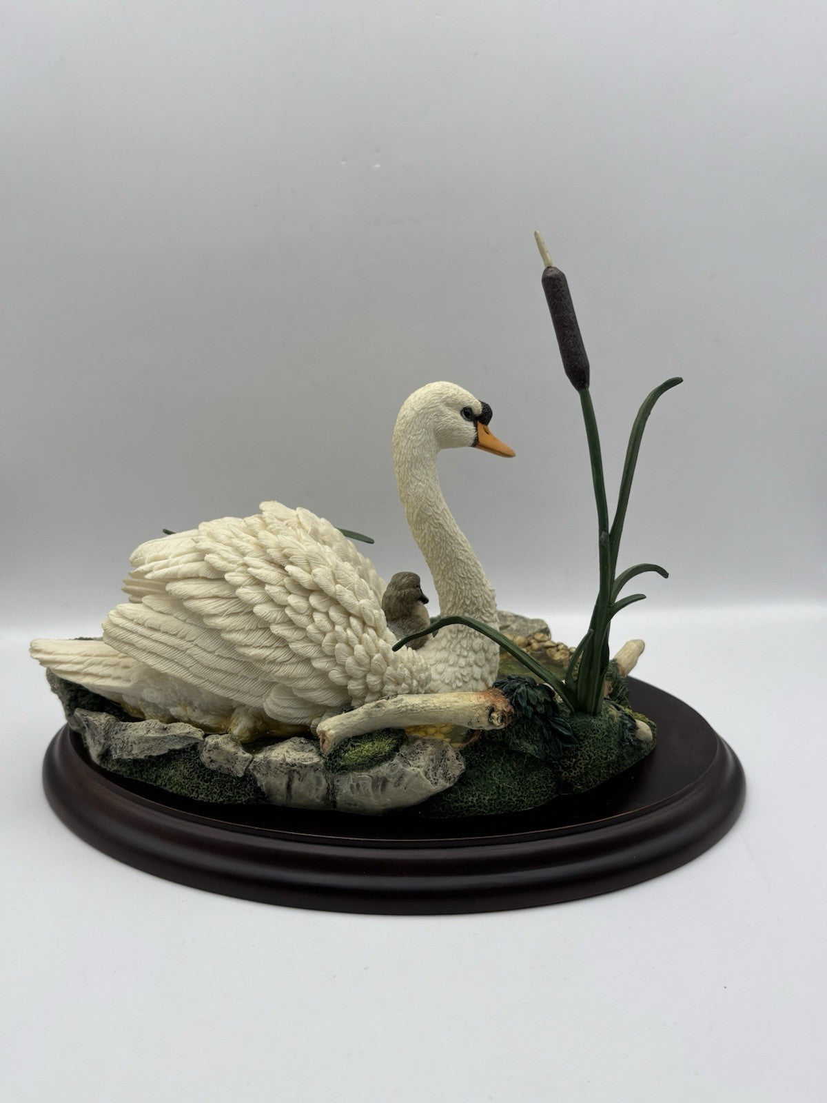 Lenox Motherly Love porcelain swan figurine mother swan with a baby nestled