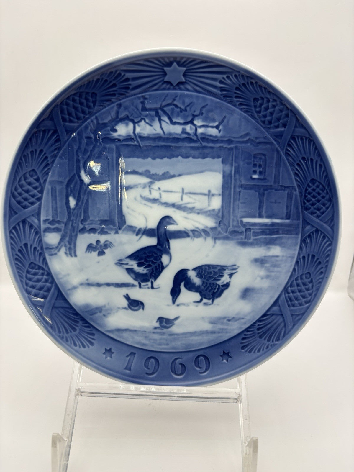 1969 Royal Copenhagen collector plate blue and white In the Old Farmyard