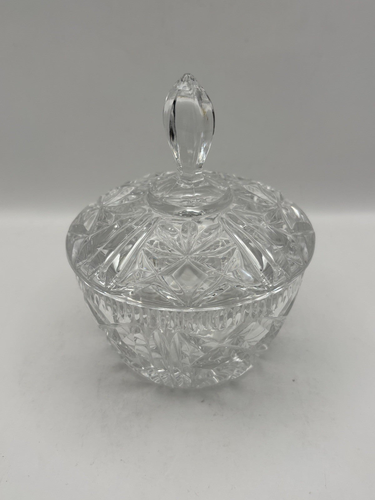 Beyer Bleikristall lead crystal handcrafted candy dish with lid.