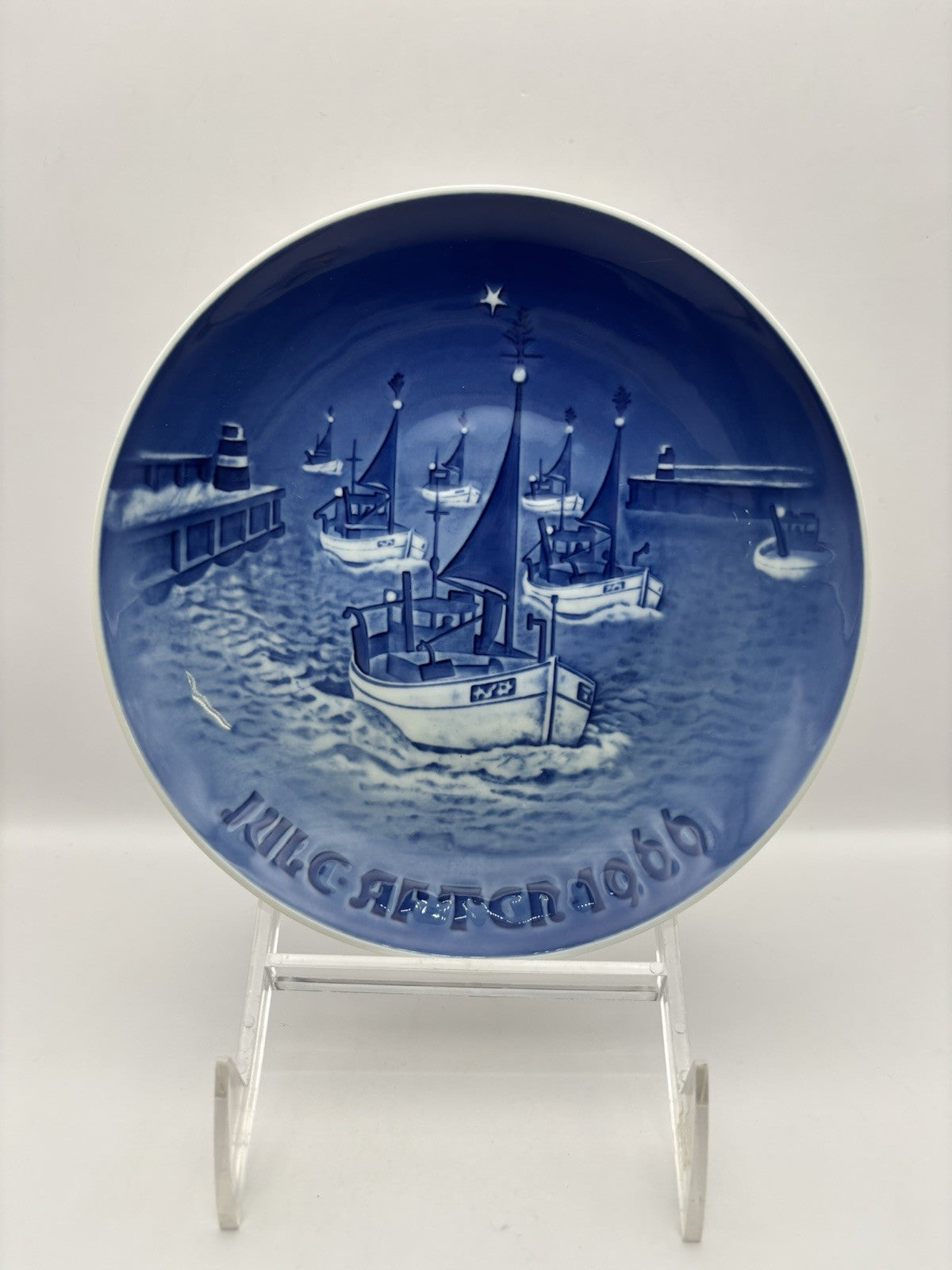 Bing & Grøndahl plate 1966."Home for Christmas" "Hjem til Jul" fishing boats
