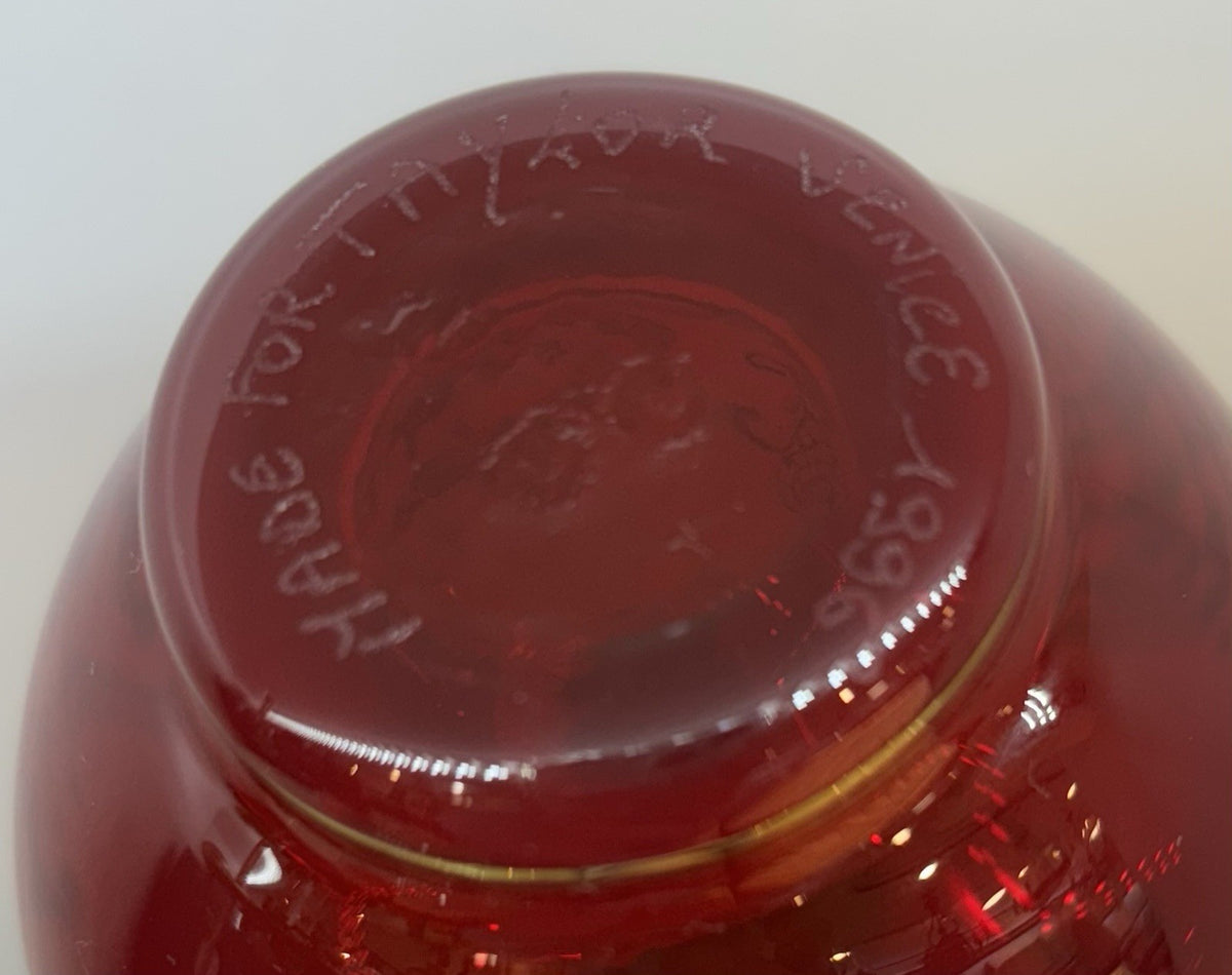 Beautiful vintage red vase with a beautiful gold mark from Venice Italy