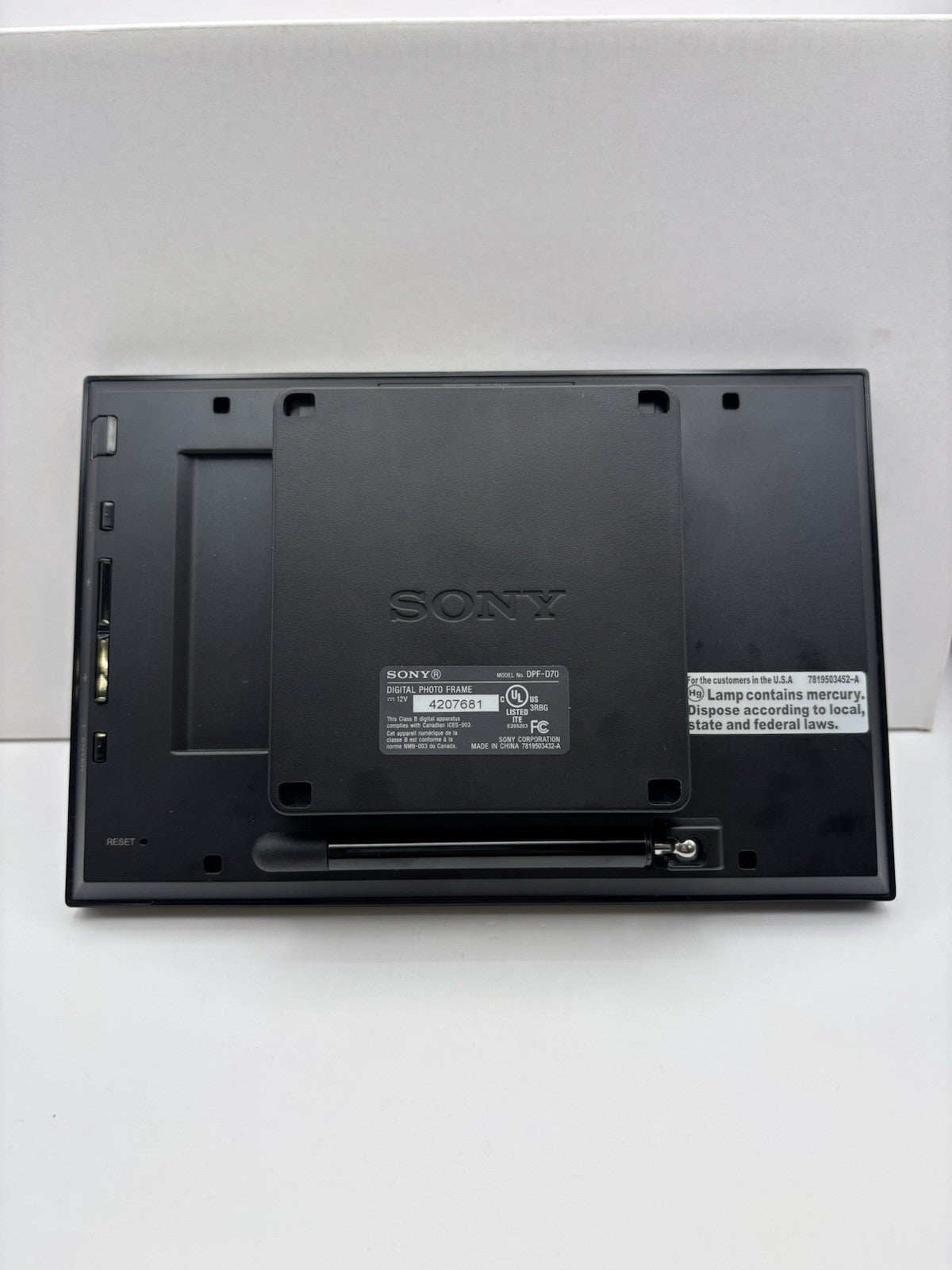 Sony DPF-D70 7-inch Digital Photo Frame with Remote Control  New!