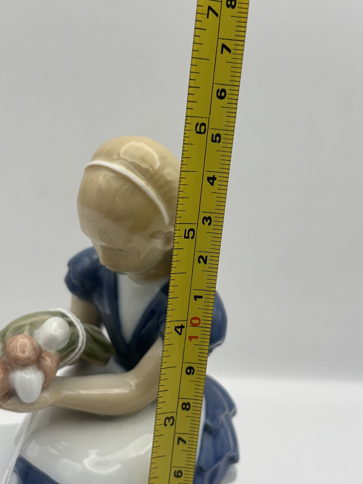 Ida's Flowers, Girl sitting with Flowers, Bing & grondahl figurine