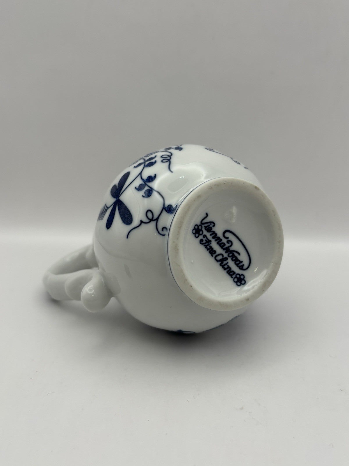 Vienna Woods Fine China In The Iconic Blue Onion Pattern Tea Cup and Saucer Set