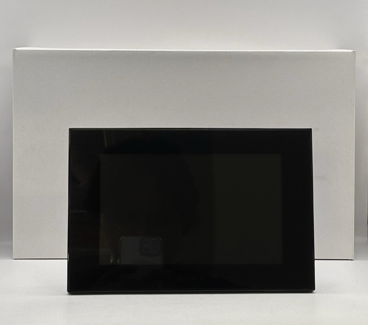 Sony DPF-D70 7-inch Digital Photo Frame with Remote Control  New!