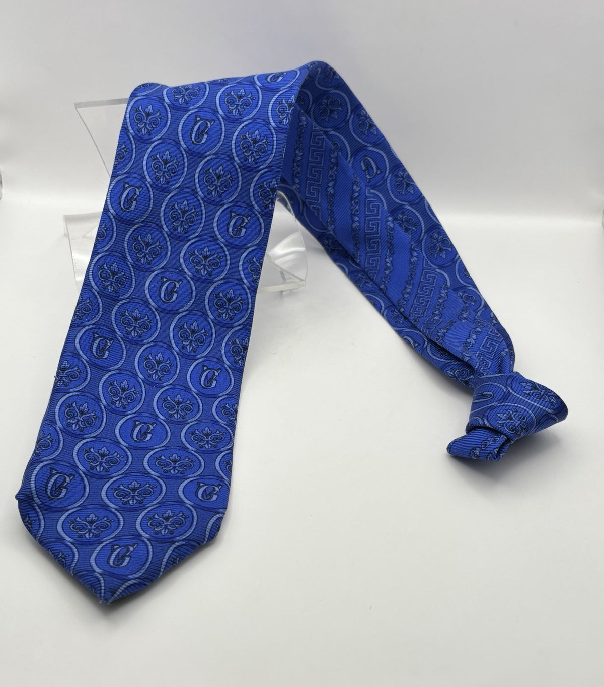 Gianni Versace silk tie blue baroque monogram pattern made in Italy.