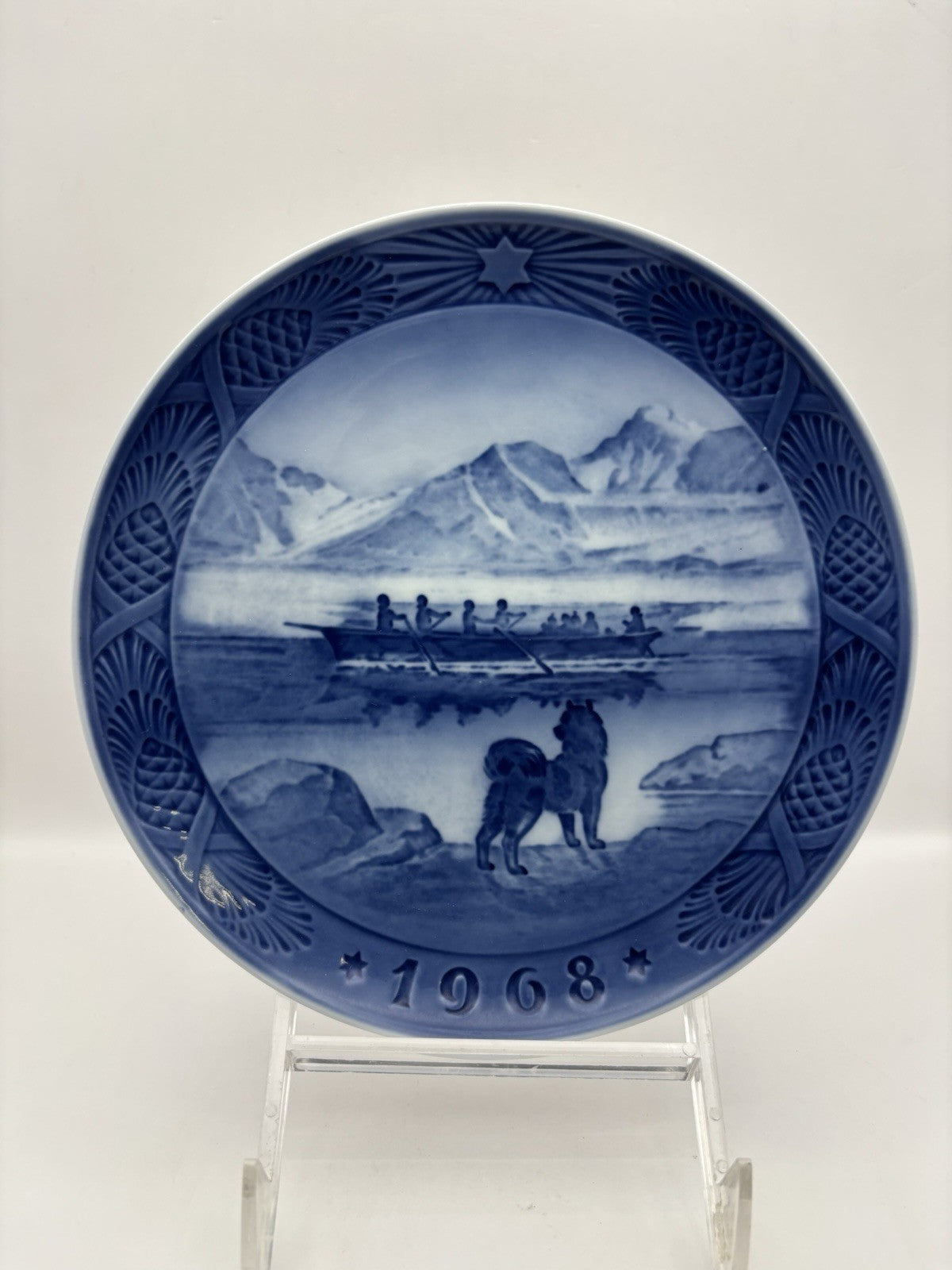 Royal Copenhagen 7.25" Christmas Plate 1968 The Last Umiak - Den Sidste Konebad