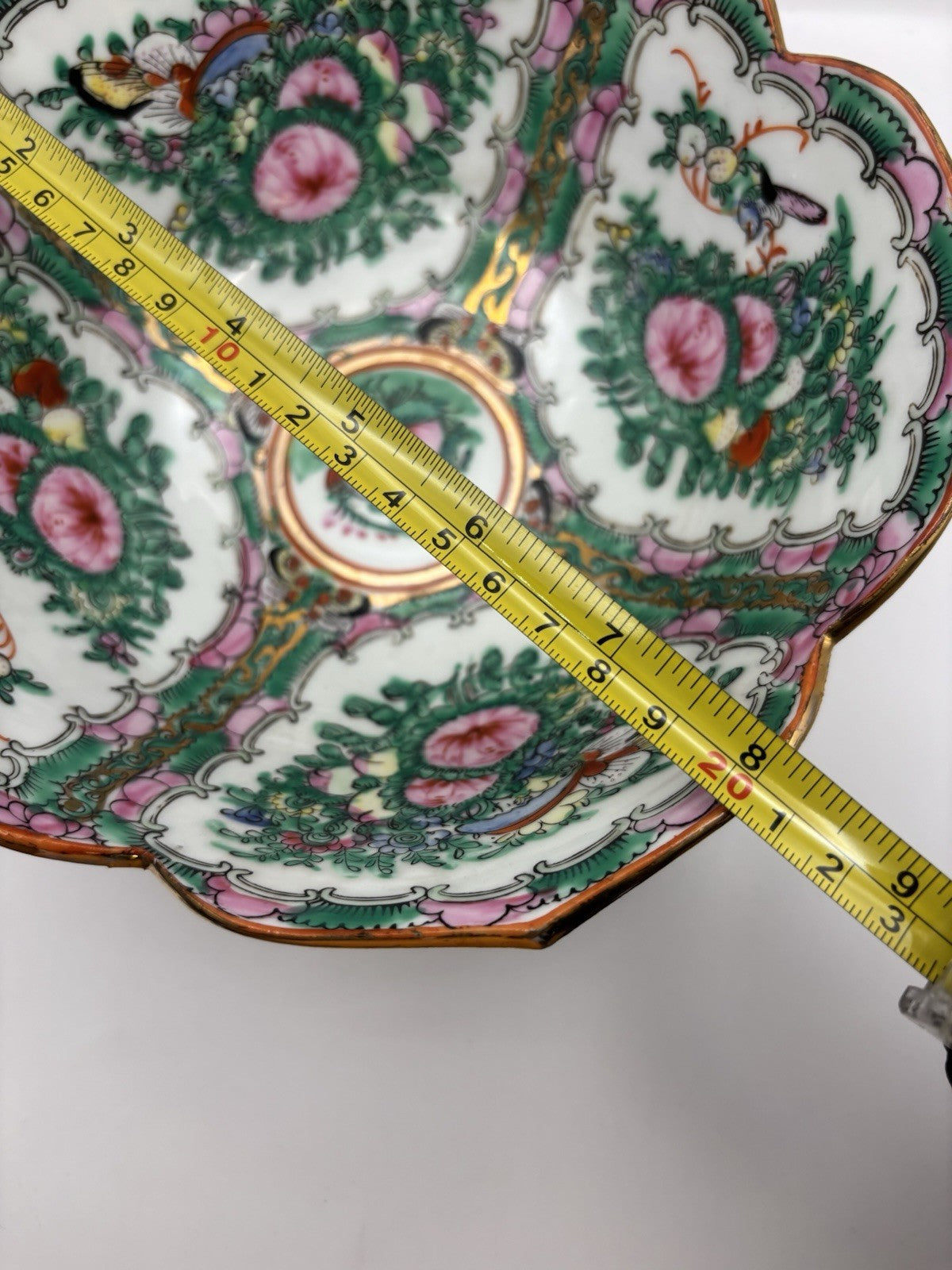 Chinese porcelain bowl featuring Rose Medallion enameled decoration