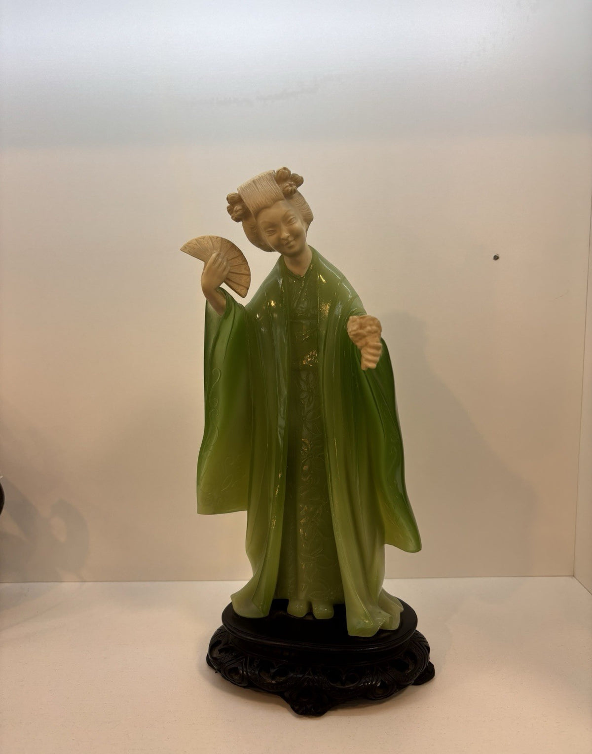 vintage geisha asian jade powder Resin figurine Signed