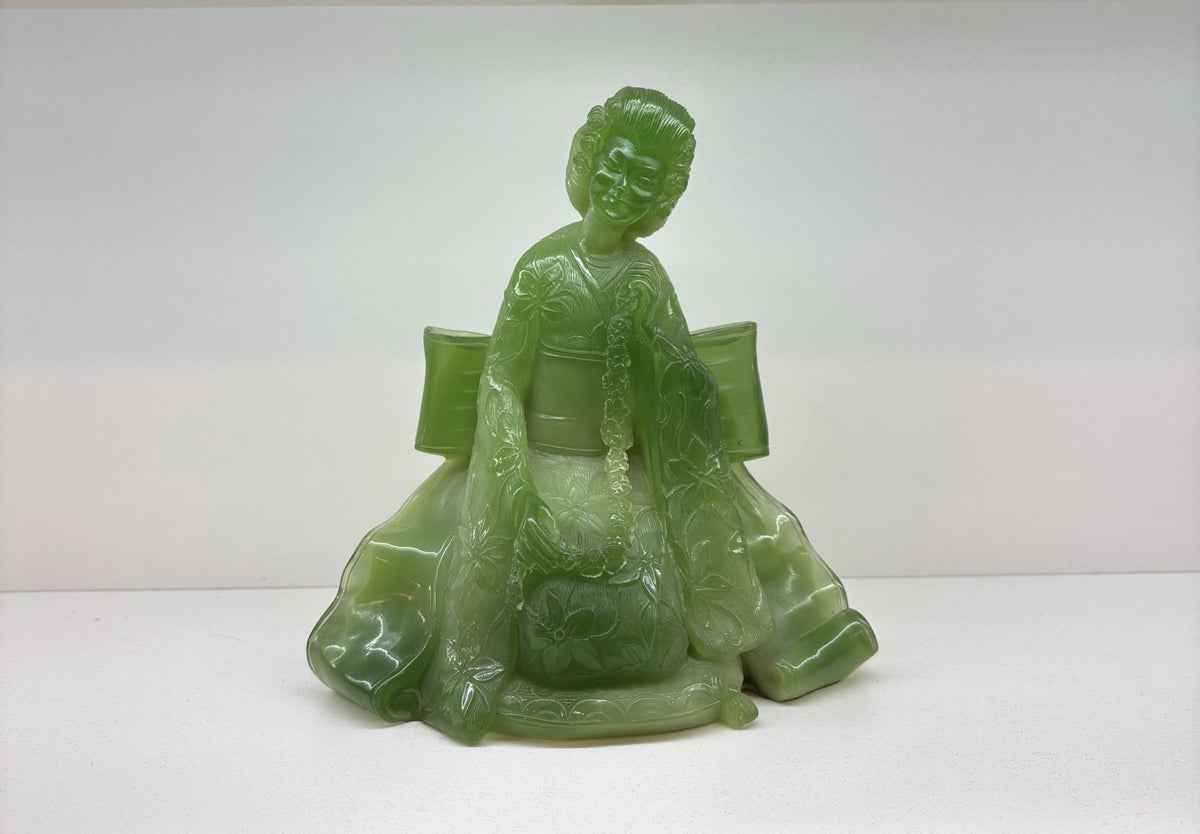 green jade powder Asian geisha figurine 1950-60s