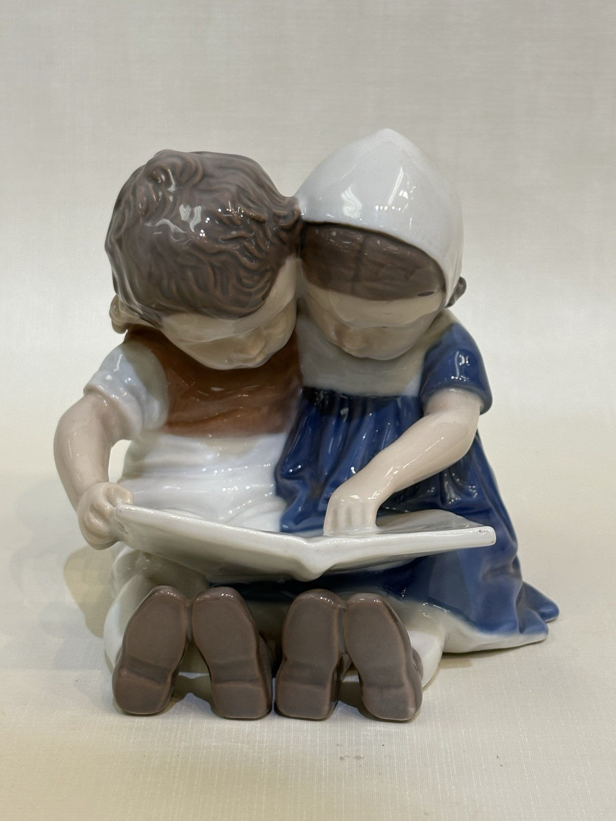 Children Reading Bing & Grøndahl (B&G) porcelain figurine 3.5”