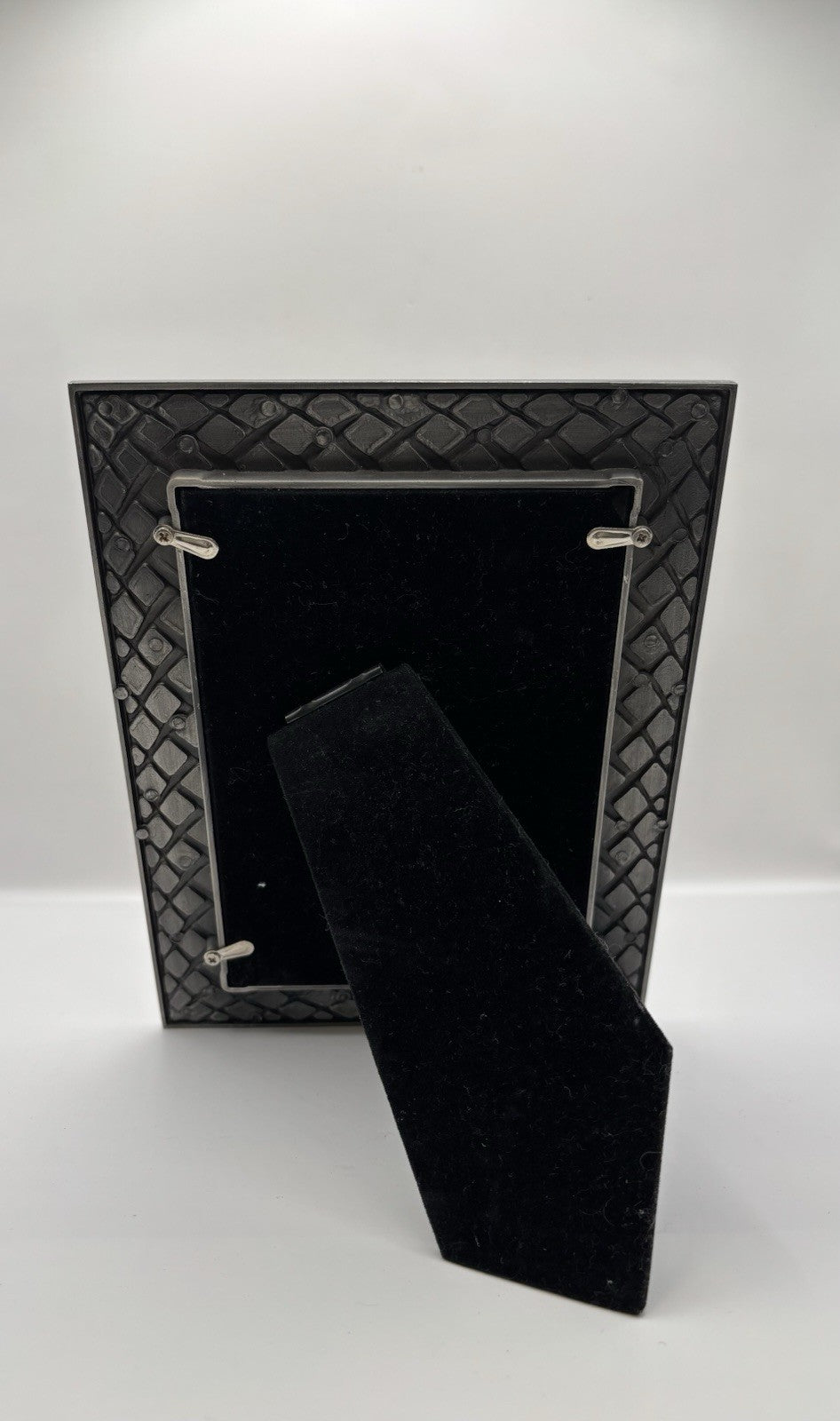 Pewter Metal Silver Metallic Velvet Weaved Scroll i Royal Gothic Picture Frame