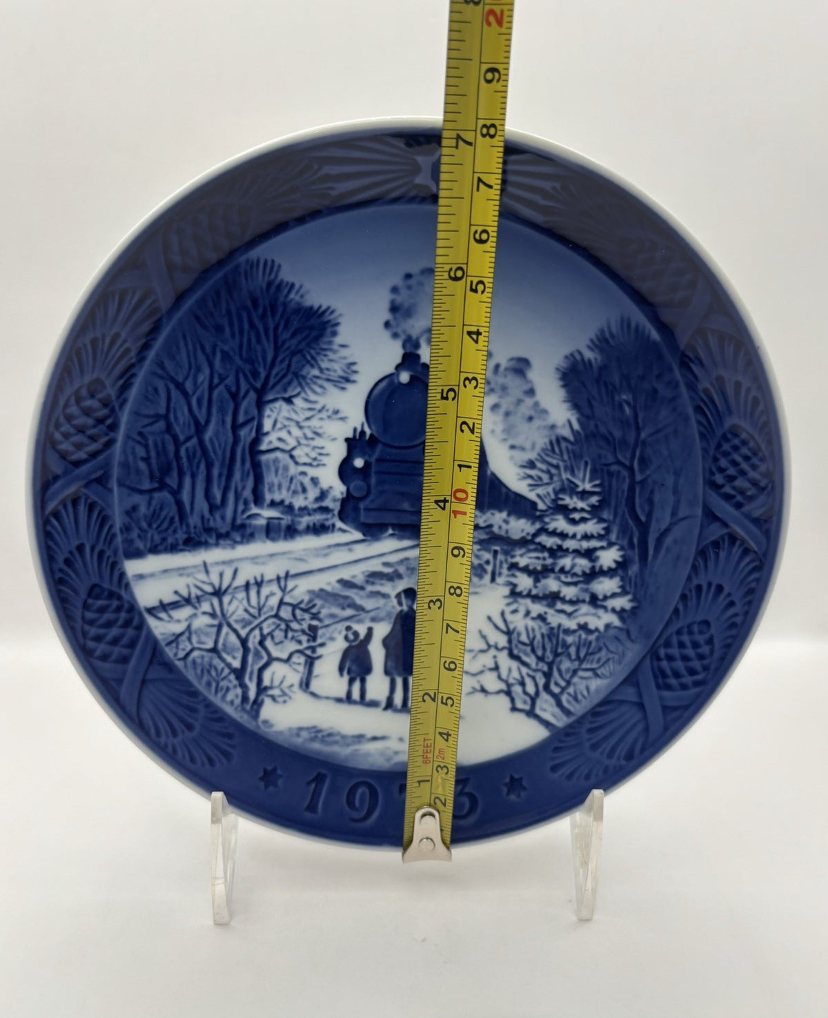 1973 Royal Copenhagen plate "Going Home for Christmas,"blue and white porcelain