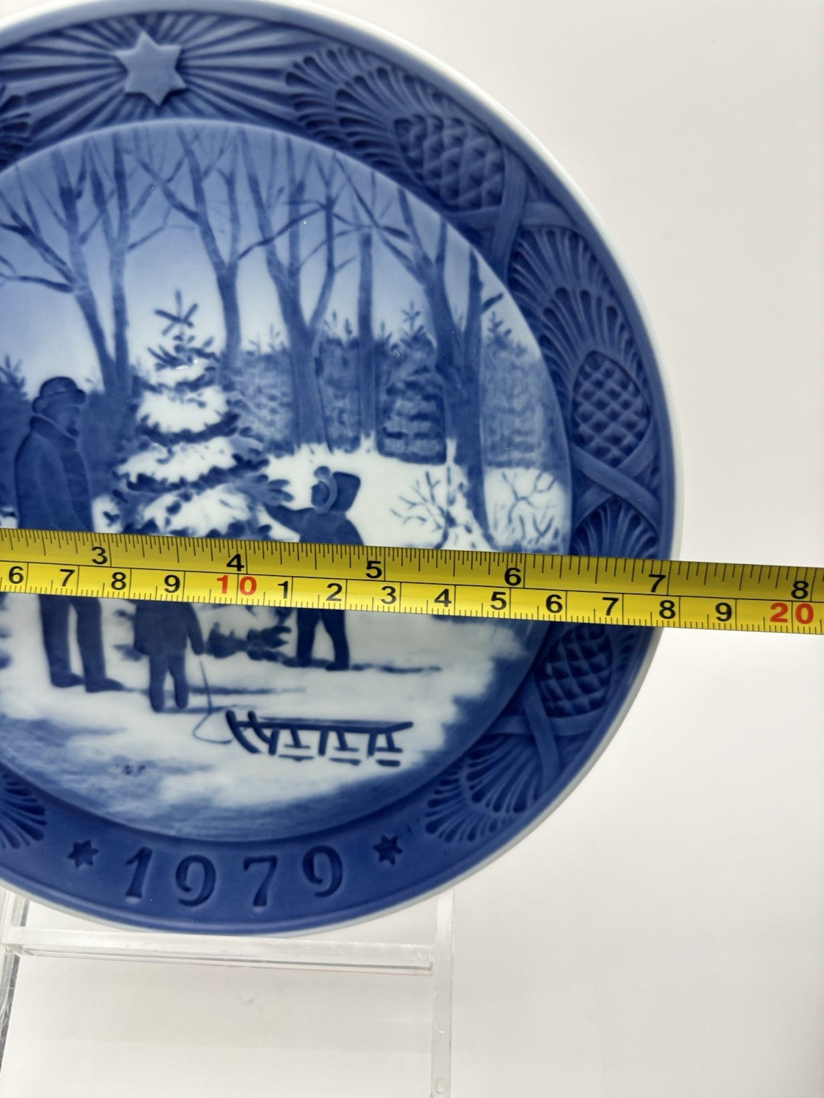 Royal Copenhagen porcelain plate 1979 Choosing the Christmas Tree.