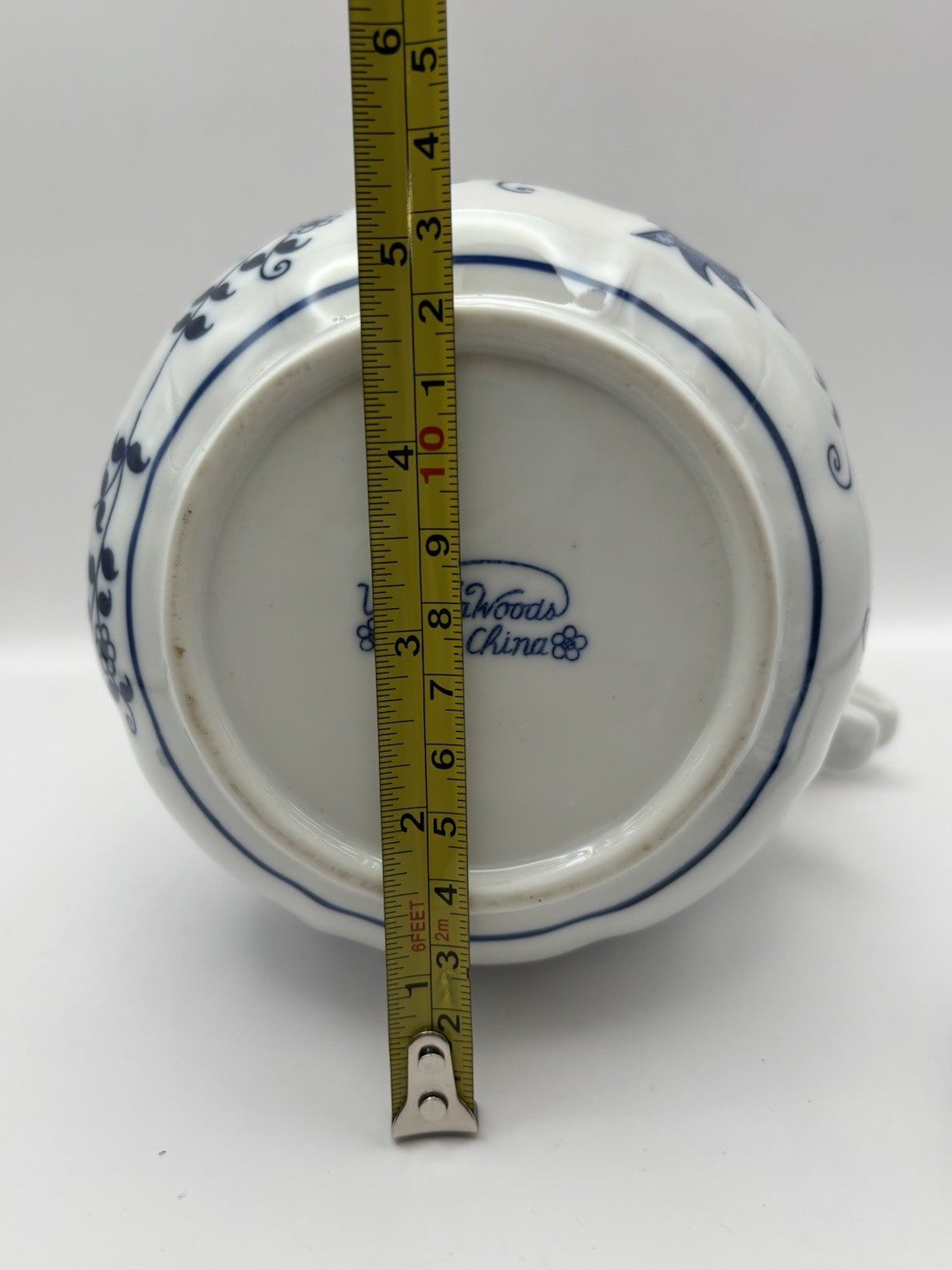 Vienna Woods Fine China In The Iconic Blue Onion Pattern Tea Cup and Saucer Set