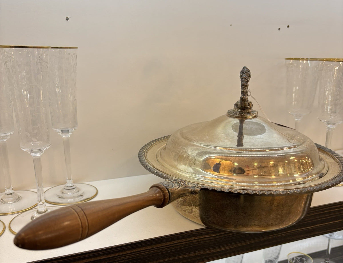 Beautiful antique silver plated Victorian chafing dish with lid wood handle