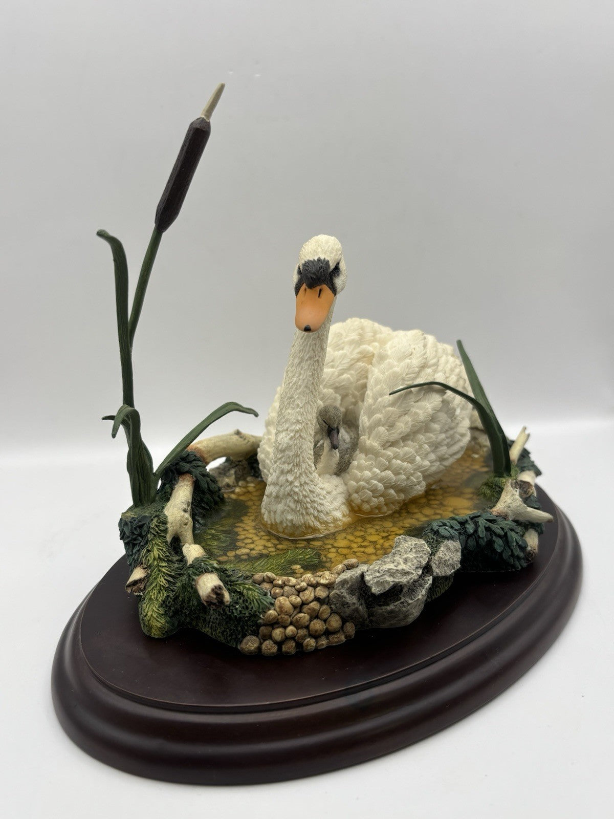 Lenox Motherly Love porcelain swan figurine mother swan with a baby nestled