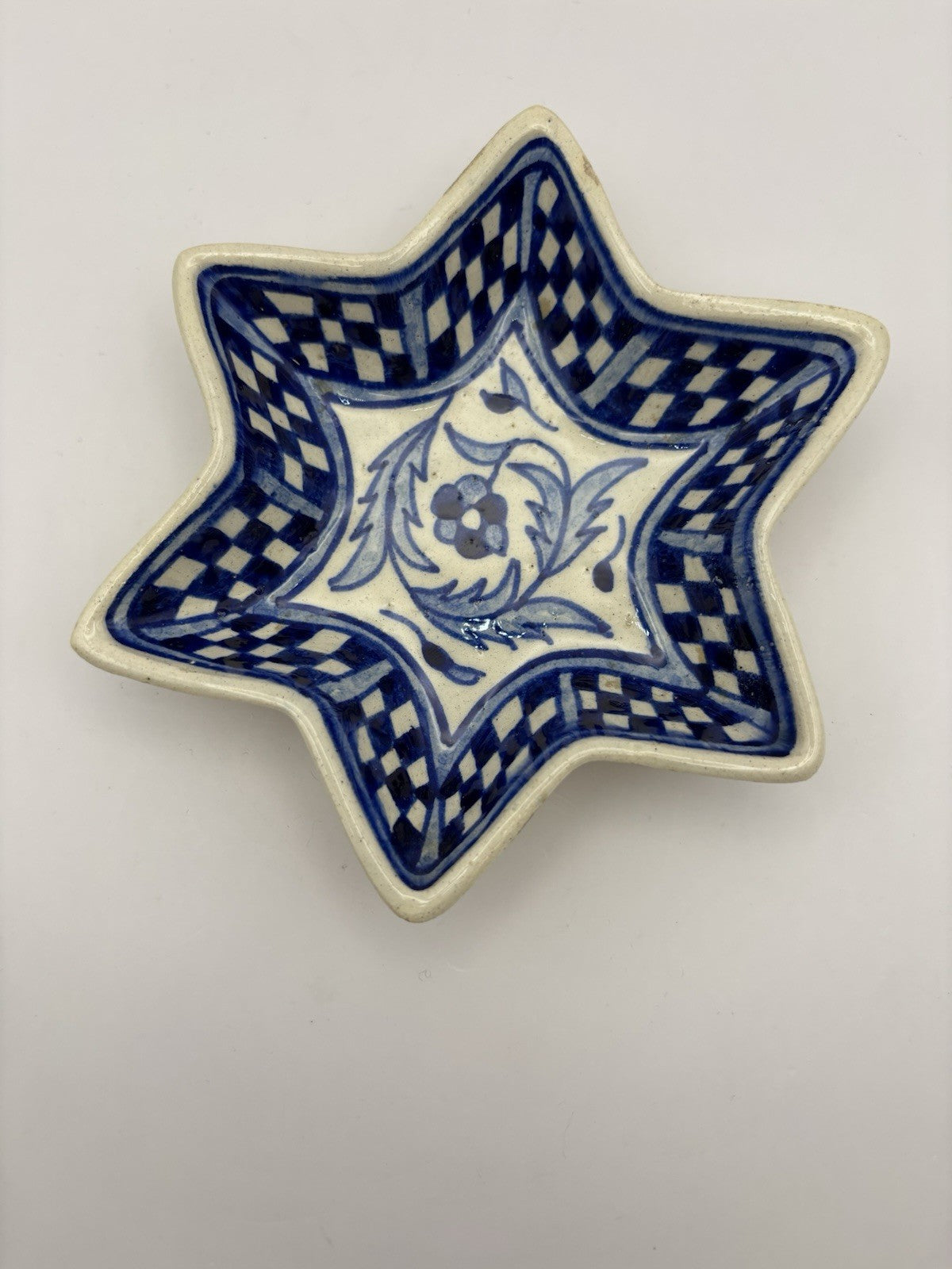 vintage, hand-painted ceramic dish likely crafted in Kütahya, Turkey.