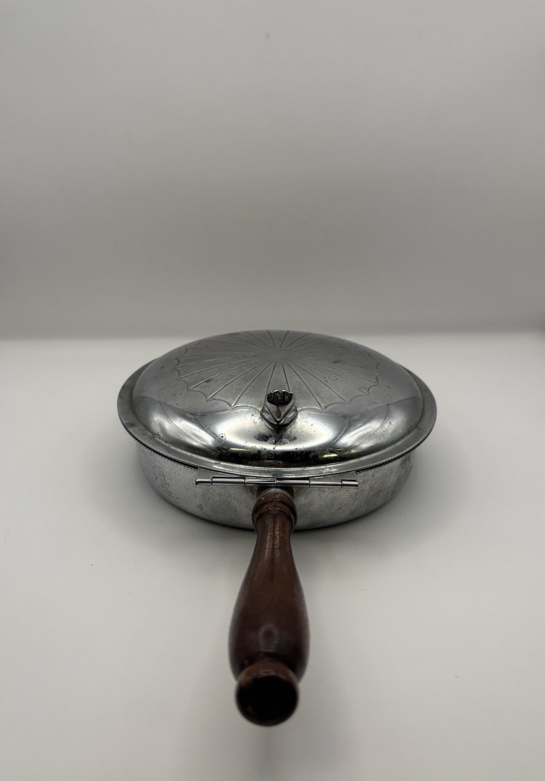 Antique Rome Kraft Silver Plate Footed Silent Butler Crumb Catcher with Handle