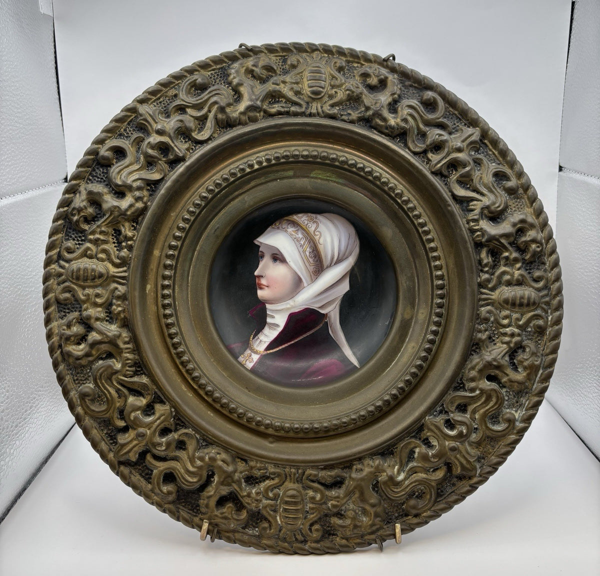 19th century portrait on porcelain, hand-painted decoration, brass France