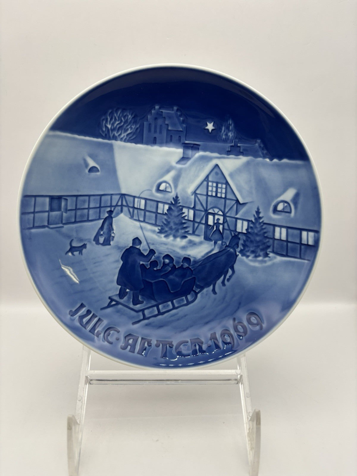Bing & Grondahl 1969 Christmas Plate Arrival of Christmas Guests 8000/9069 B&g