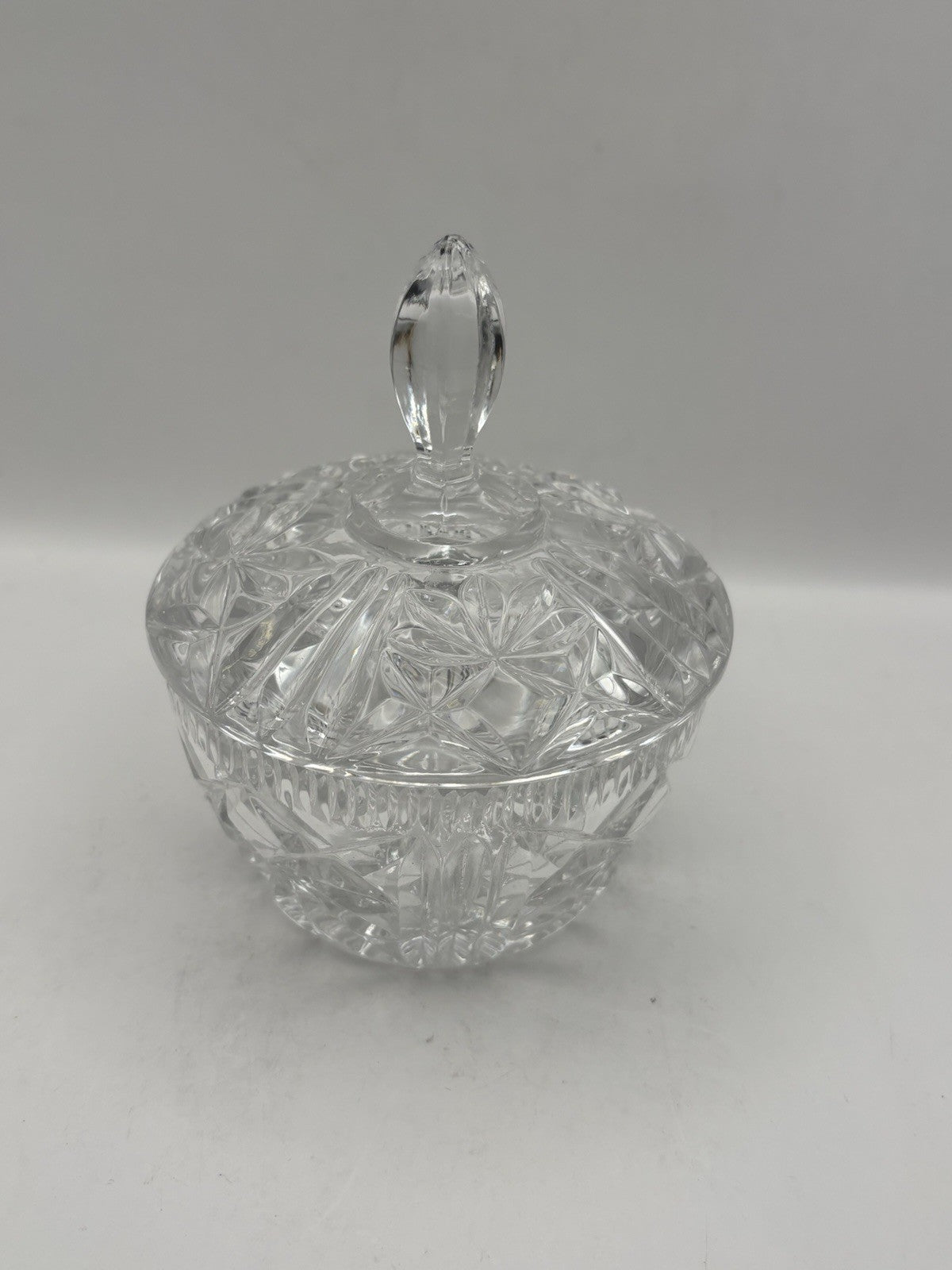 Beyer Bleikristall lead crystal handcrafted candy dish with lid.