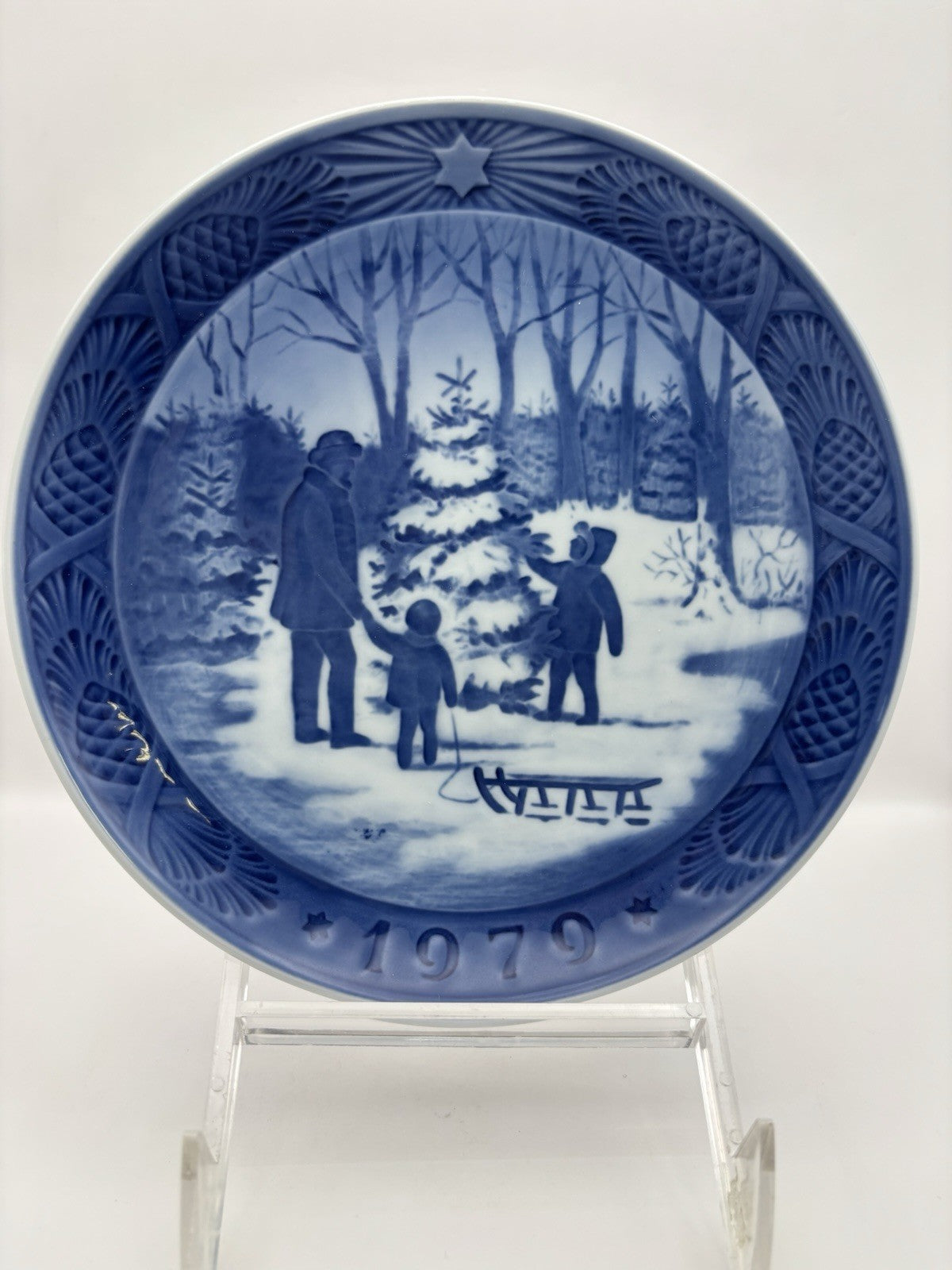 Royal Copenhagen porcelain plate 1979 Choosing the Christmas Tree.