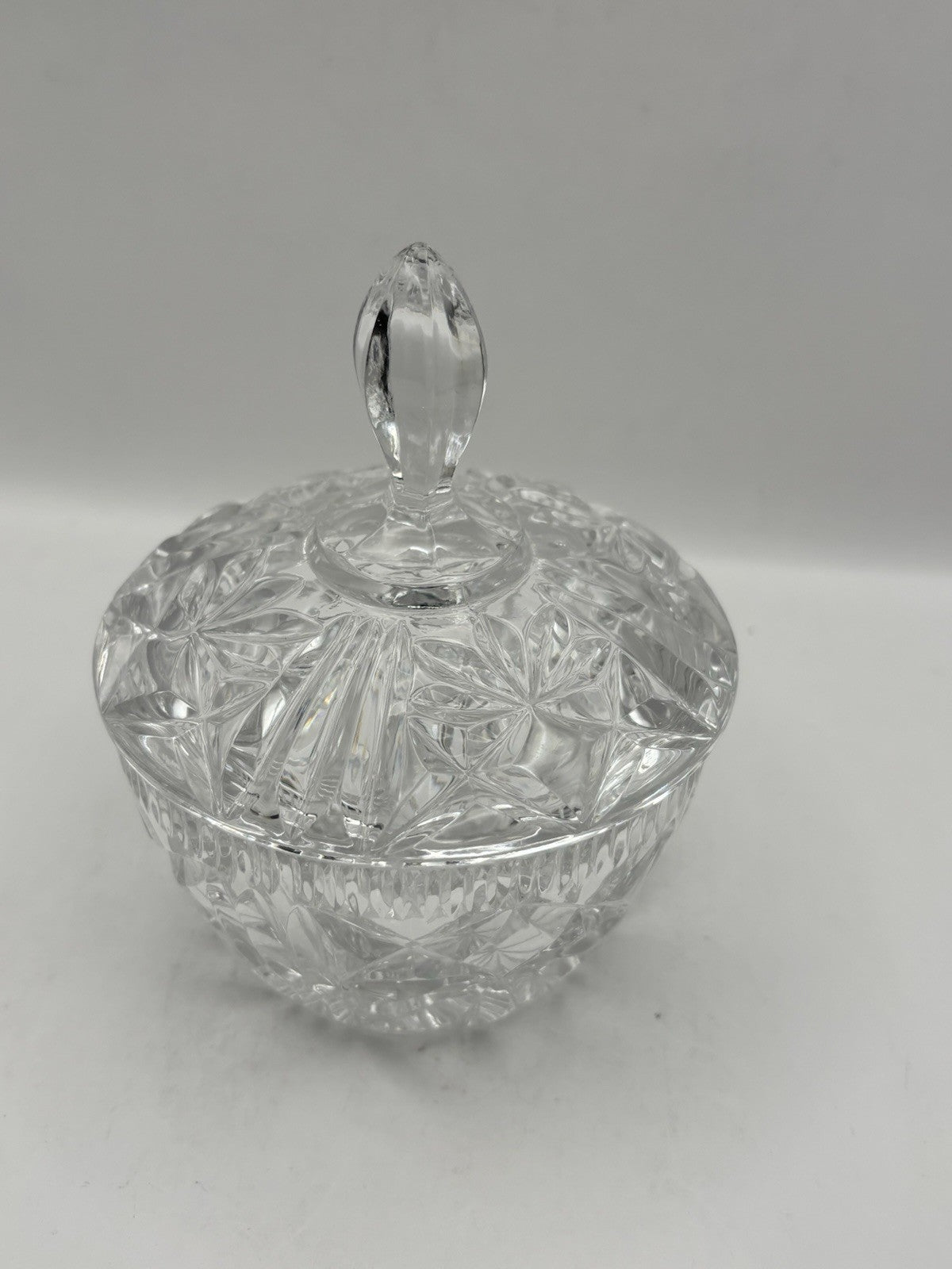 Beyer Bleikristall lead crystal handcrafted candy dish with lid.