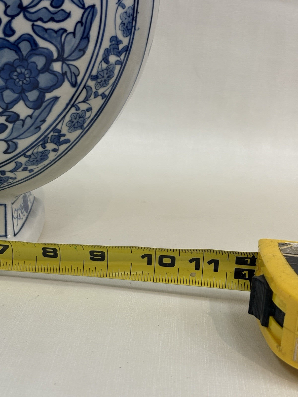 LARGE CHINESE BLUE AND WHITE PORCELAIN TWIN HANDLE MOON FLASK VASE