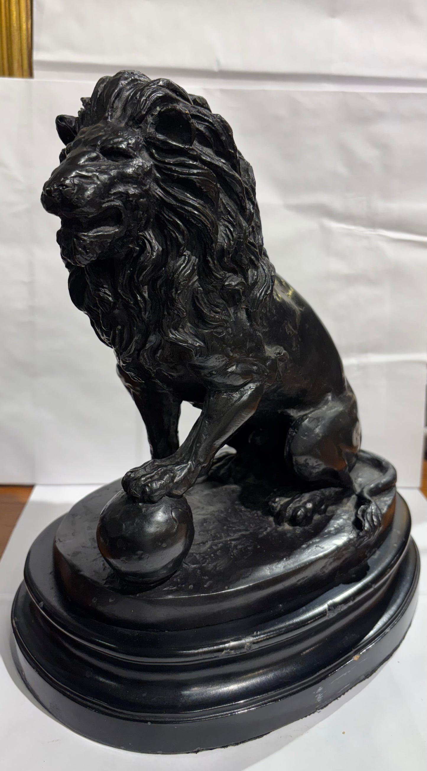 1 large bronze lion sculpture