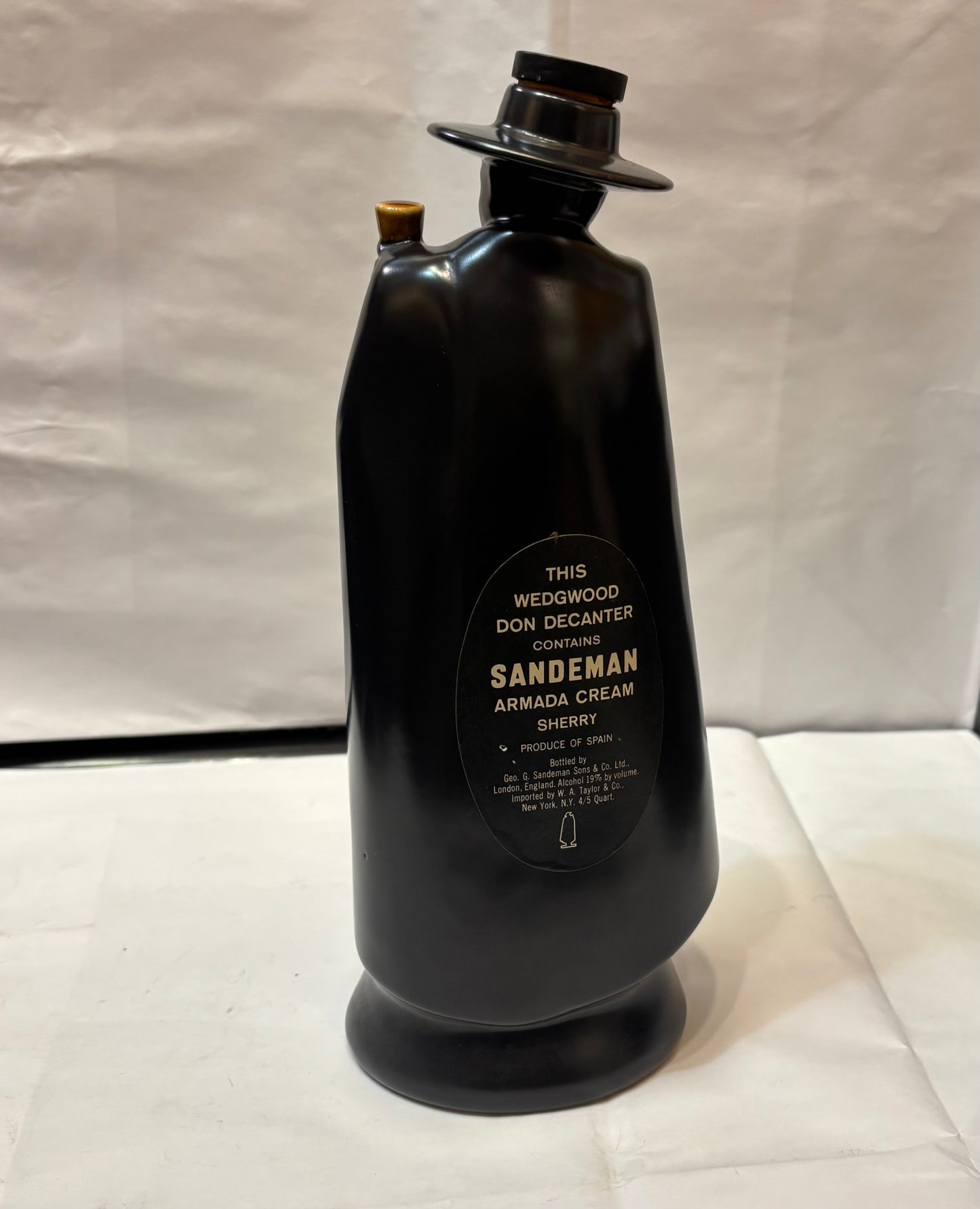 PAIR OF NV, Sandeman Blended Scotch Whisky, 8 Years Old, Scotland, 43%, early 1970s bottling,sealed in Barlaston of Etruria Moonstone Wedgwood.