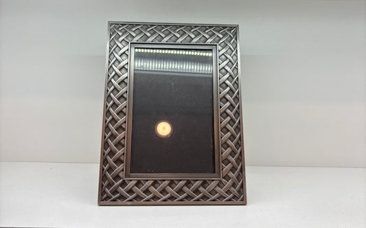 Pewter Thick Cross-Hatch Pattern 3,3/8”x5,3/8 Table Top Photo Frame