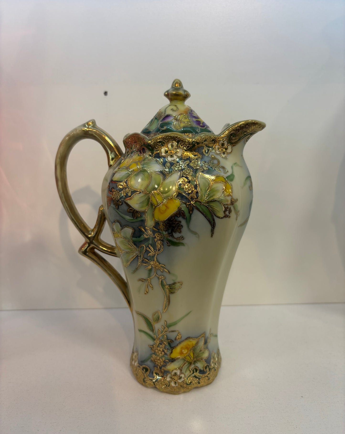 Antique Porcelain tea pot by I E & C Co. Hand Painted, Japanese piece.