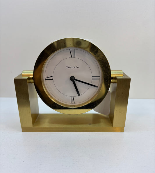 Swing desk clock